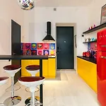 Pop Art Flat Near Opera-self Check-in & Netflix 리비프