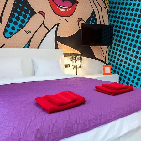 Pop Art Flat Near Opera-self Check-in & Netflix *
