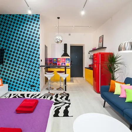 Pop Art Flat Near Opera-self Check-in & Netflix アパート リヴィウ