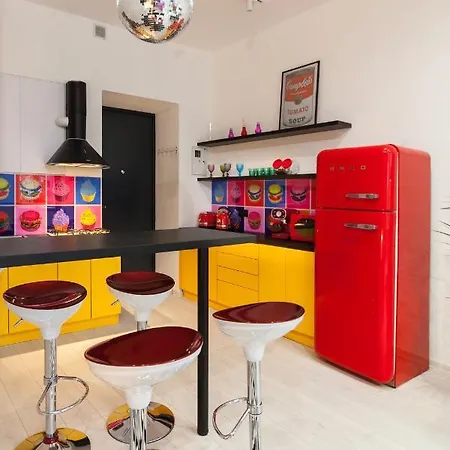 Pop Art Flat Near Opera-self Check-in & Netflix アパート リヴィウ