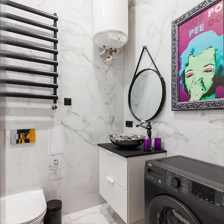 Pop Art Flat Near Opera-self Check-in & Netflix リヴィウ