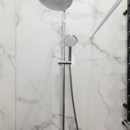 アパート Pop Art Flat Near Opera-self Check-in & Netflix リヴィウ