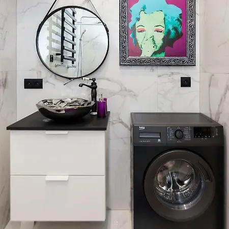 Pop Art Flat Near Opera-self Check-in & Netflix アパート リヴィウ