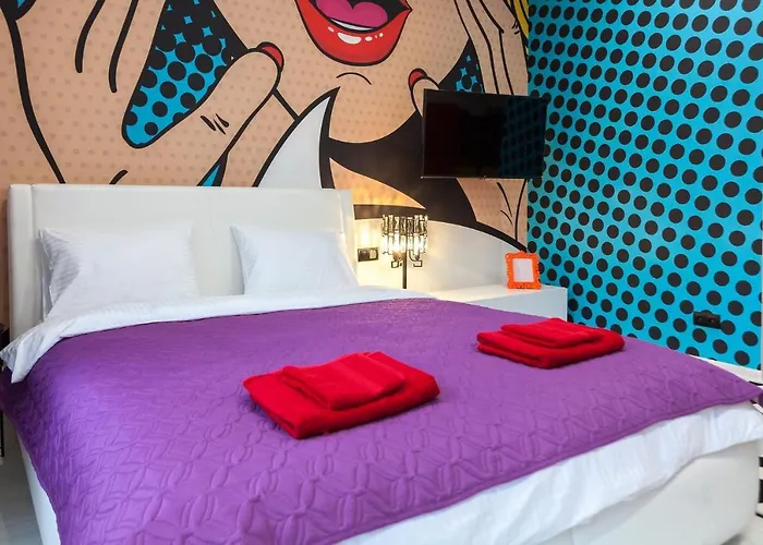 Pop Art Flat Near Opera-self Check-in & Netflix *