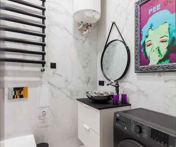 Pop Art Flat Near Opera-self Check-in & Netflix 리비프