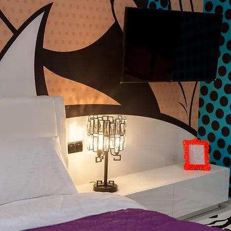 Pop Art Flat Near Opera-self Check-in & Netflix Lviv